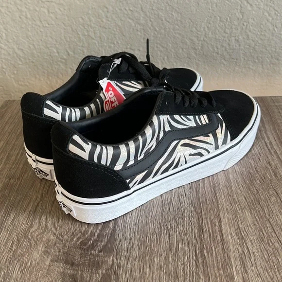 NWT Vans Suede Metallic Zebra New Sneakers Womens Size 8 - Picture 3 of 8